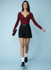 Minimalistische Bodysuit met Diepe Halslijn – Comfort & Elegantie