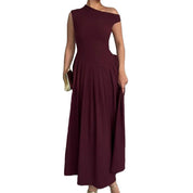 Een Stijlvolle En Elegante Lange Jurk Met Een Scheende Voorkant Die Het Figuur Vleit