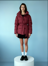 Gewatteerde jas met ceintuur