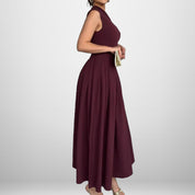 Een Stijlvolle En Elegante Lange Jurk Met Een Scheende Voorkant Die Het Figuur Vleit