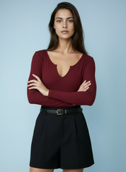 Minimalistische Bodysuit met Diepe Halslijn – Comfort & Elegantie