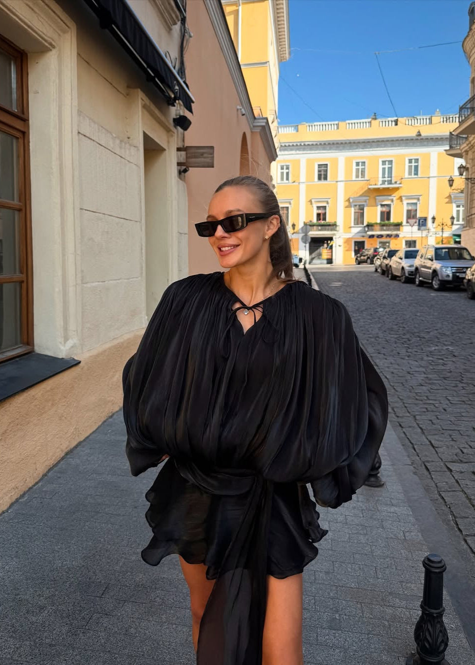 Zwarte Geplisseerde Mini jurk met Parelknopen