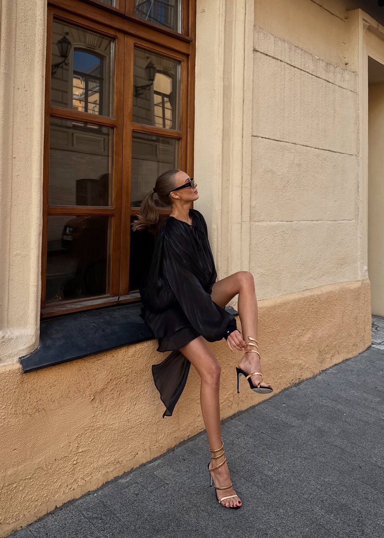 Zwarte Geplisseerde Mini jurk met Parelknopen