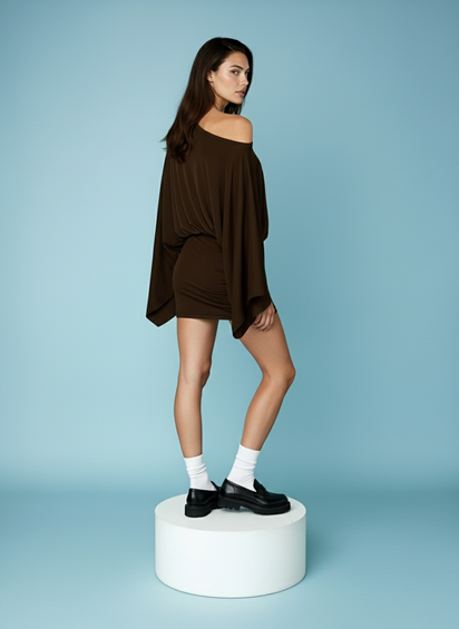 One-shoulder top met ceintuur