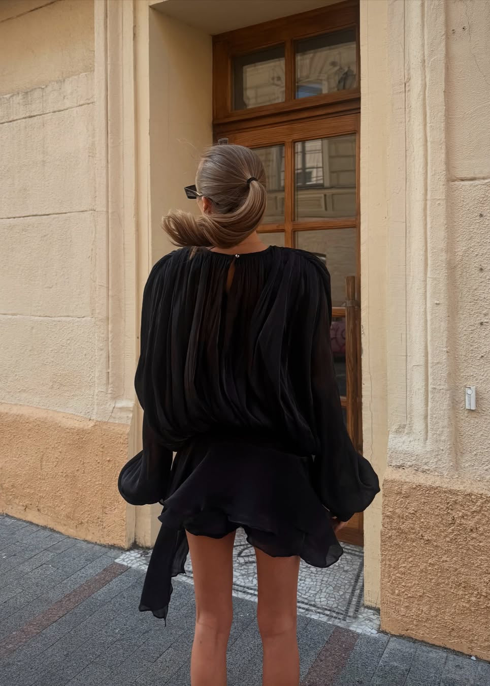 Zwarte Geplisseerde Mini jurk met Parelknopen