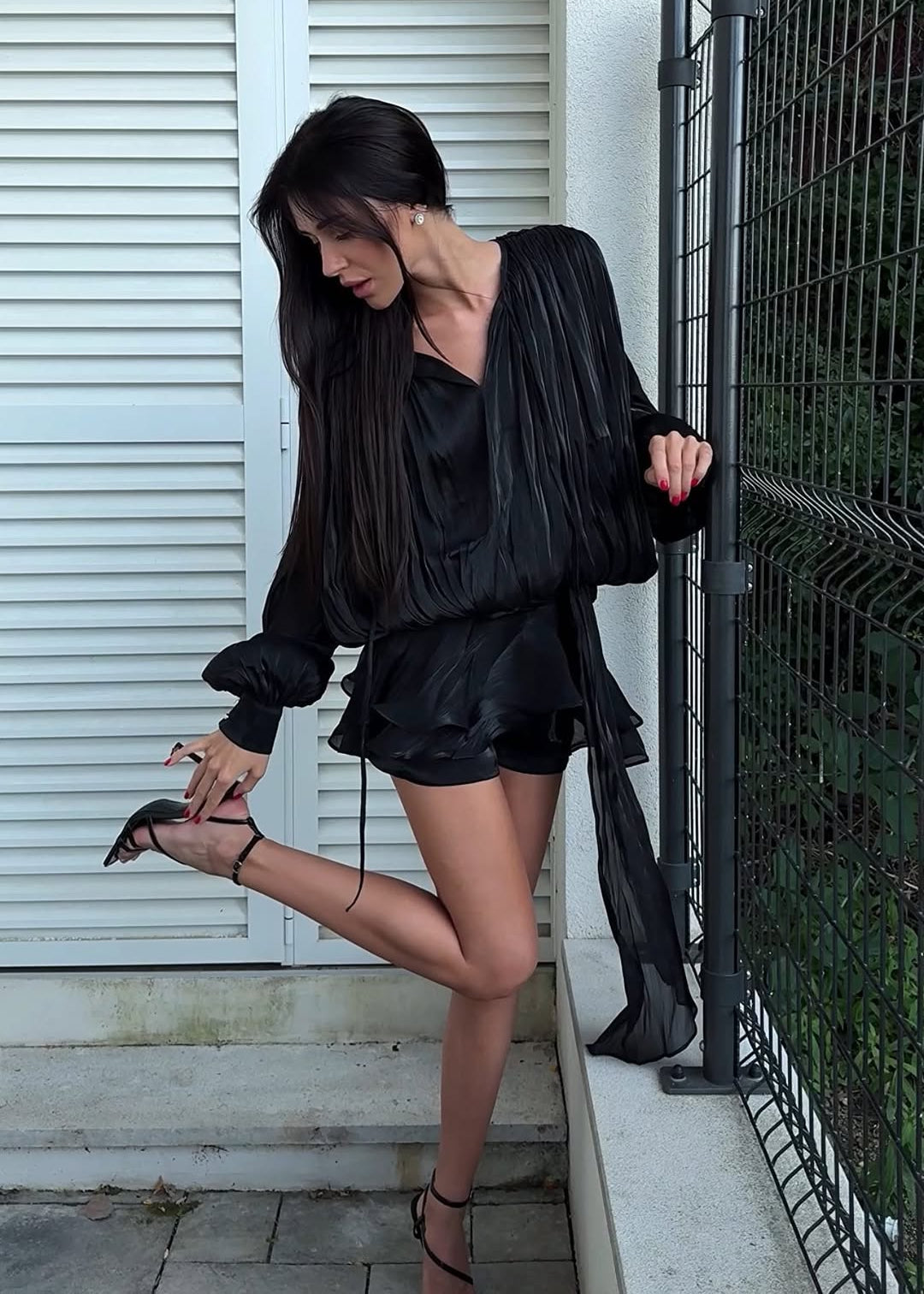 Zwarte Geplisseerde Mini jurk met Parelknopen