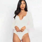 Minimalistische Bodysuit met Diepe Halslijn – Comfort & Elegantie