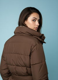 Gewatteerde jas met ceintuur