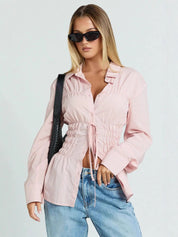 Stijlvolle elegante reversblouse voor dames met geplooide details en lange mouwen