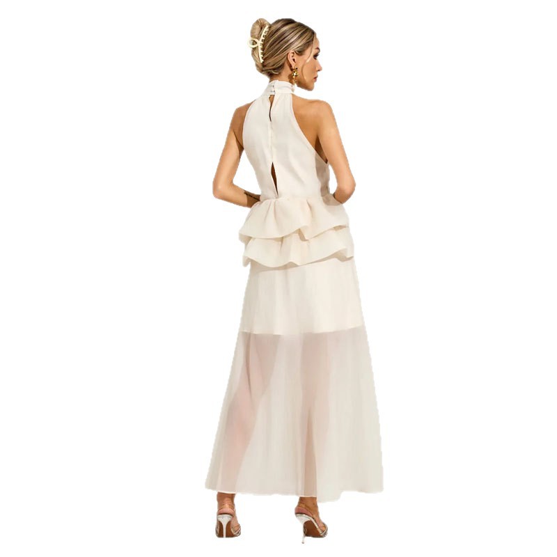 Vloeiende trouwjurk met ruches en een halterhalslijn