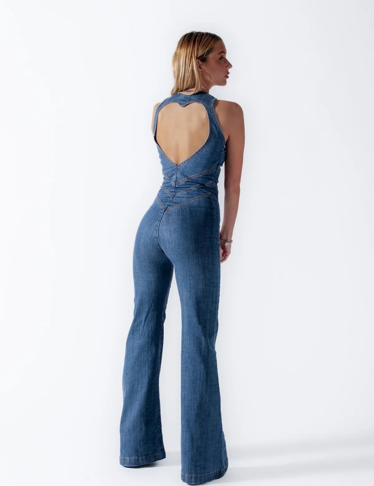8078771486Valeria_Cruz_Vintage_Denim_Jumpsuit_met_Hartvormige_Rug_Spijker_Achterkant997-1679393757250_4824e3a6-b76f-4406-b550-69503461e6e0.jpg