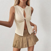 Modieus kort crop-top T-shirt met een midrif-baring ontwerp