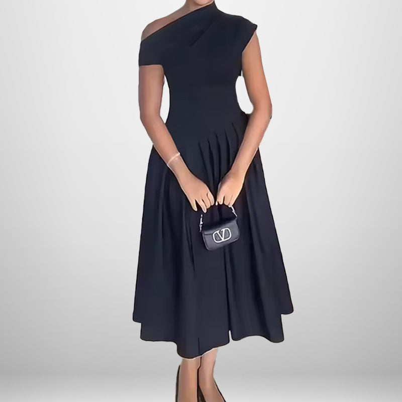 Een Stijlvolle En Elegante Lange Jurk Met Een Scheende Voorkant Die Het Figuur Vleit