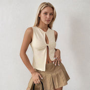 Modieus kort crop-top T-shirt met een midrif-baring ontwerp