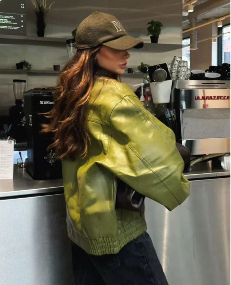 Vegan Leren Dames Jas - Olijfgroen met Moderne Streetwear Look