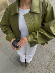 Vegan Leren Dames Jas - Olijfgroen met Moderne Streetwear Look