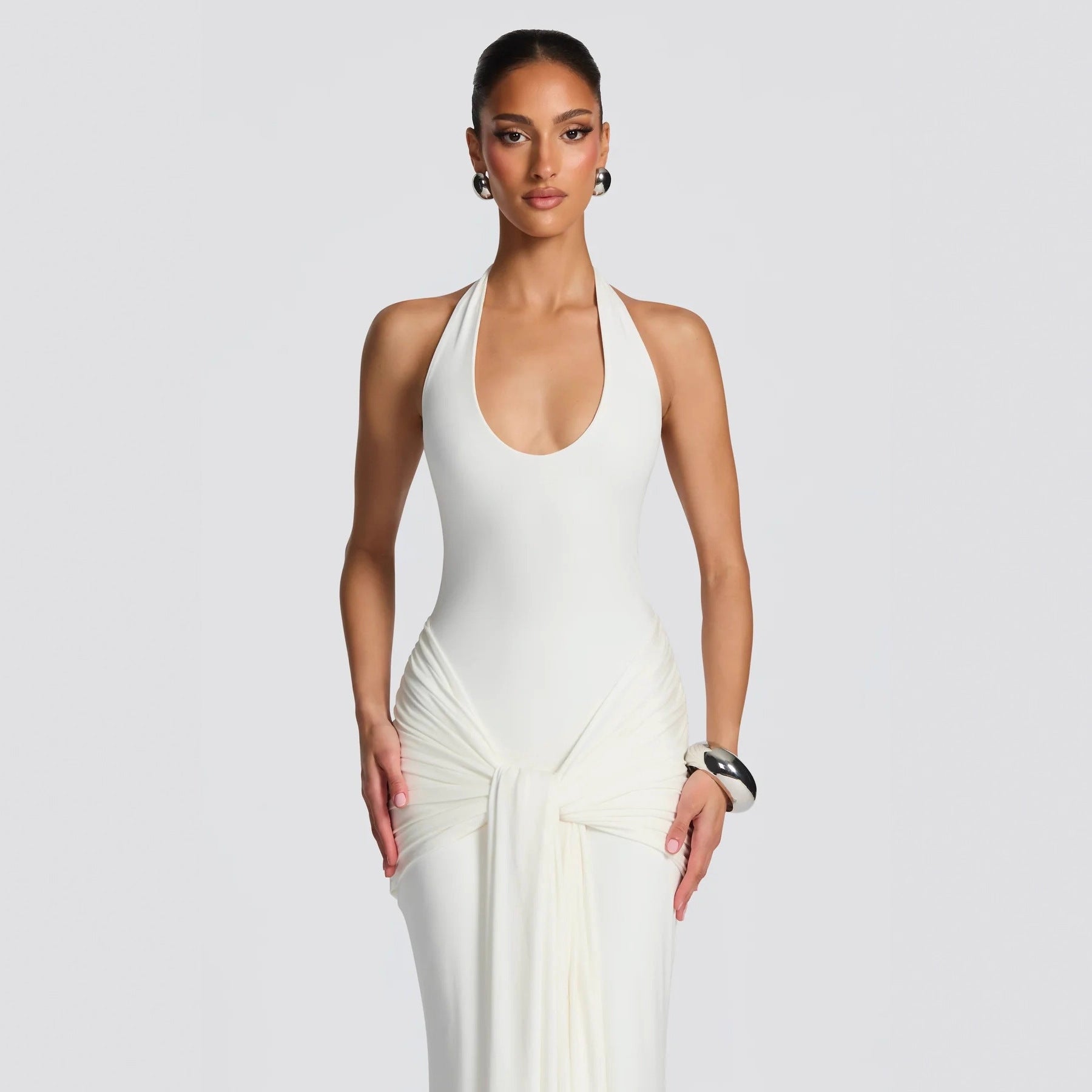 Modieuze minimalistische en slim fit damesjurk