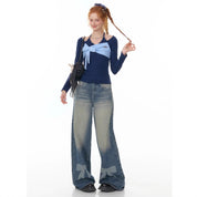 Retro jeans met wijde pijpen en vlinderdas met print, gewassen jeans