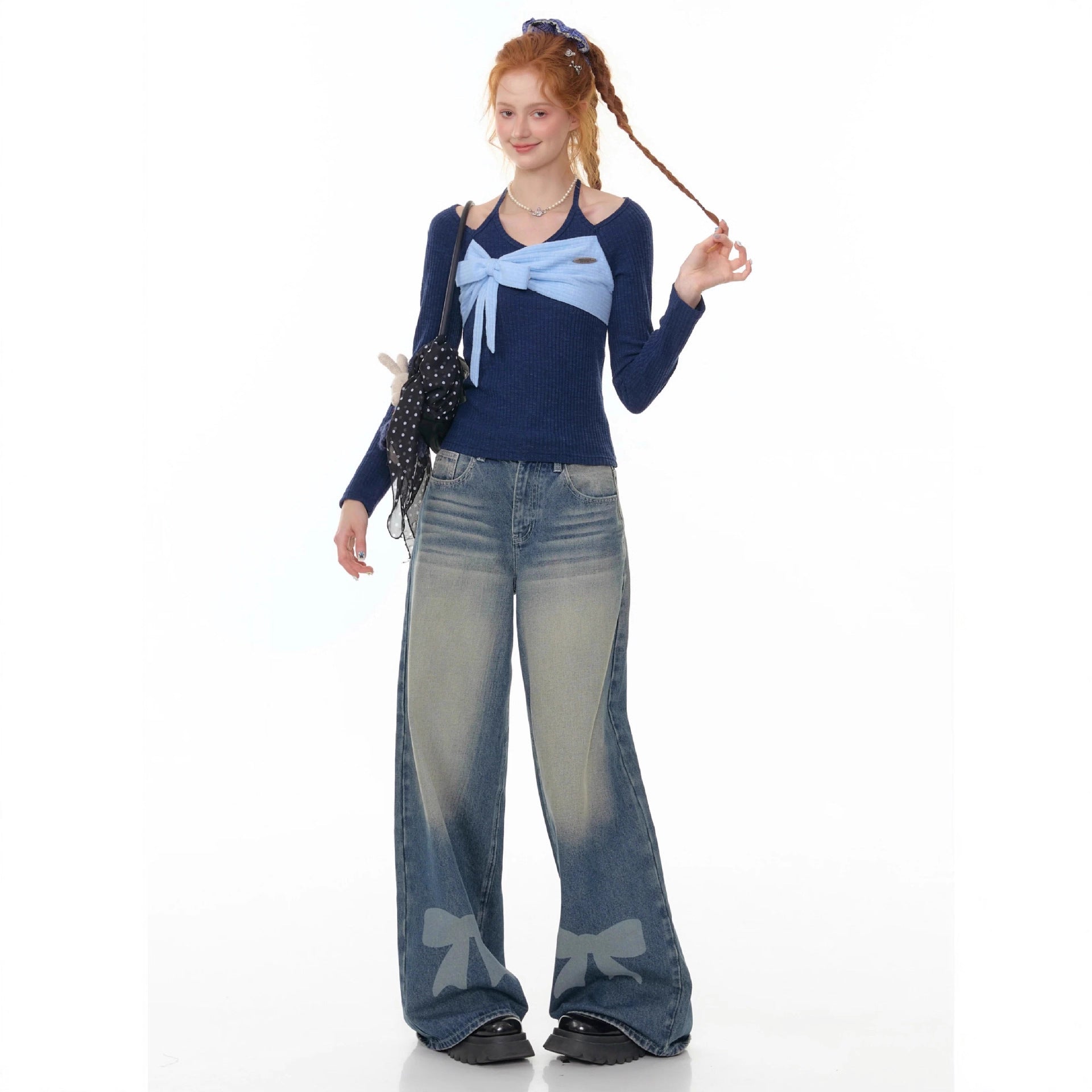 Retro jeans met wijde pijpen en vlinderdas met print, gewassen jeans