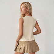 Modieus kort crop-top T-shirt met een midrif-baring ontwerp